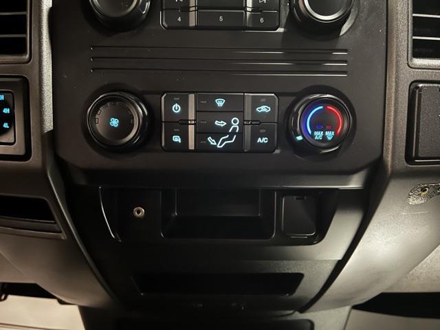 Photo of 2019 Oxford White Ford F-250