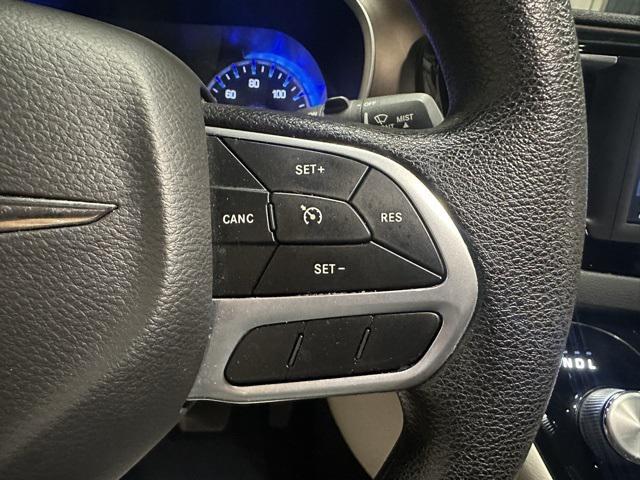 Photo of 2021 Brilliant Black Crystal Pearlcoat Chrysler Voyager