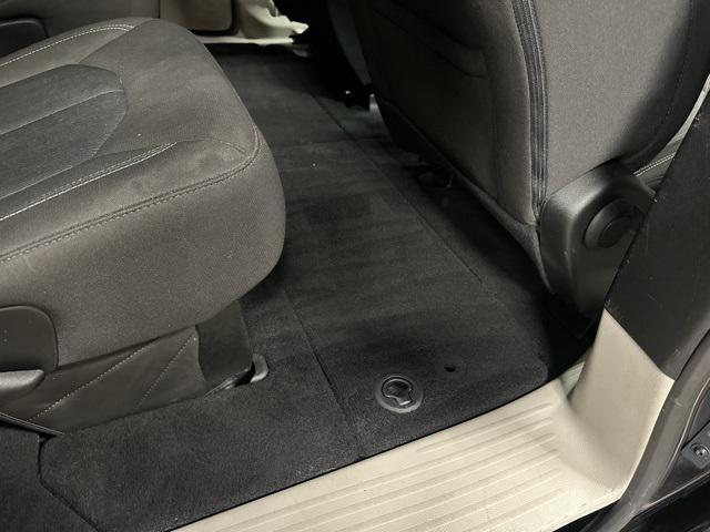 Photo of 2021 Brilliant Black Crystal Pearlcoat Chrysler Voyager