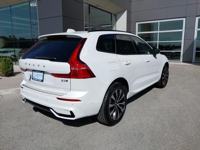 Photo of 2025 Crystal White Volvo XC60