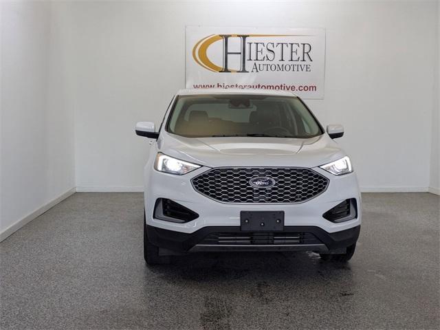 Photo of 2024 Oxford White Ford Edge