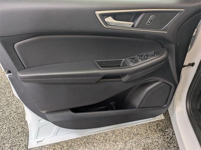 Photo of 2024 Oxford White Ford Edge