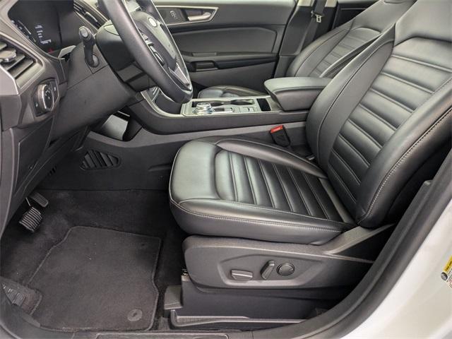 Photo of 2024 Oxford White Ford Edge