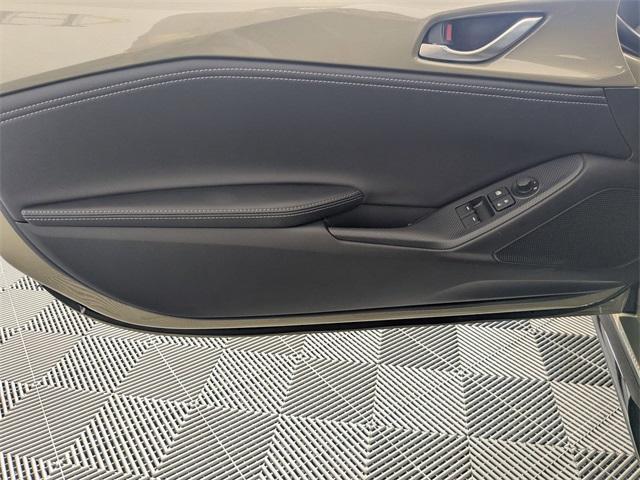 Photo of 2024 Zircon Sand Metallic Mazda MX-5 Miata