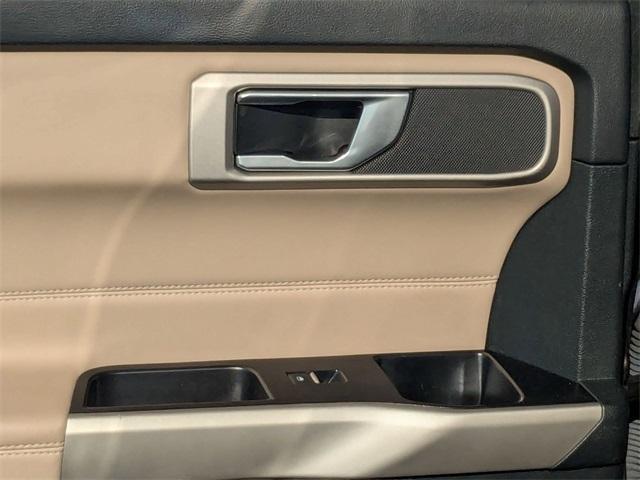 Photo of 2023 Black Metallic Ford Explorer