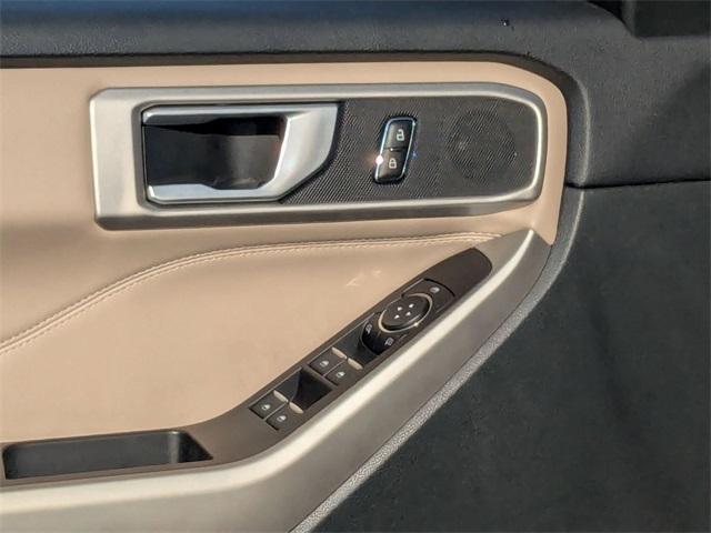 Photo of 2023 Black Metallic Ford Explorer