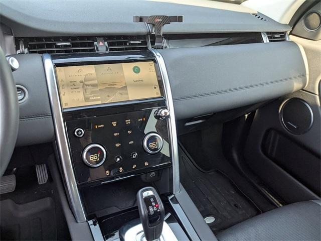 Photo of 2023 Fuji White Land Rover Discovery Sport