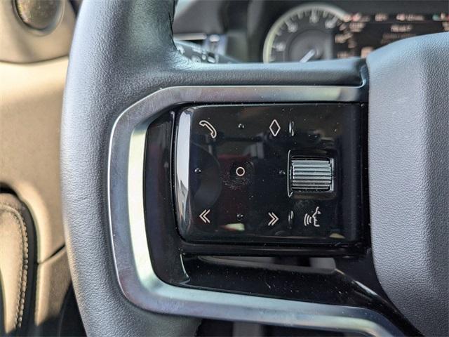 Photo of 2023 Fuji White Land Rover Discovery Sport