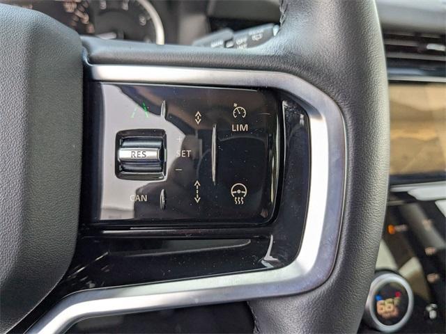Photo of 2023 Fuji White Land Rover Discovery Sport