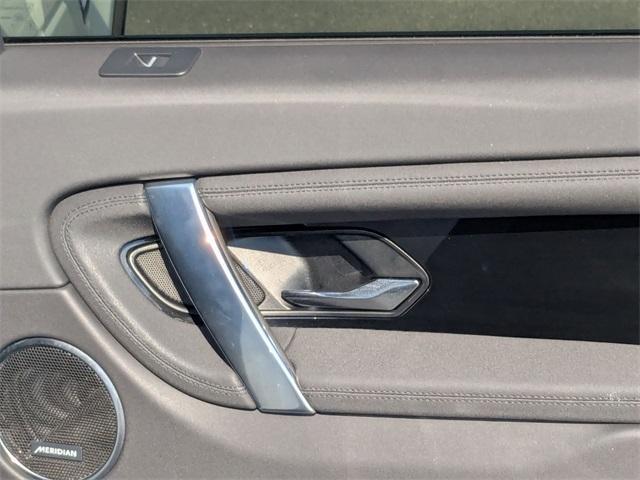 Photo of 2023 Fuji White Land Rover Discovery Sport