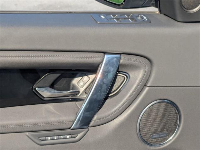 Photo of 2023 Fuji White Land Rover Discovery Sport