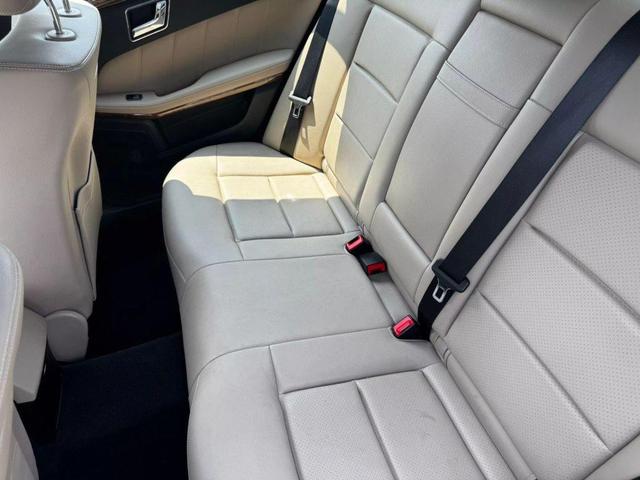 Photo of 2010 Gold Mercedes-Benz E-Class