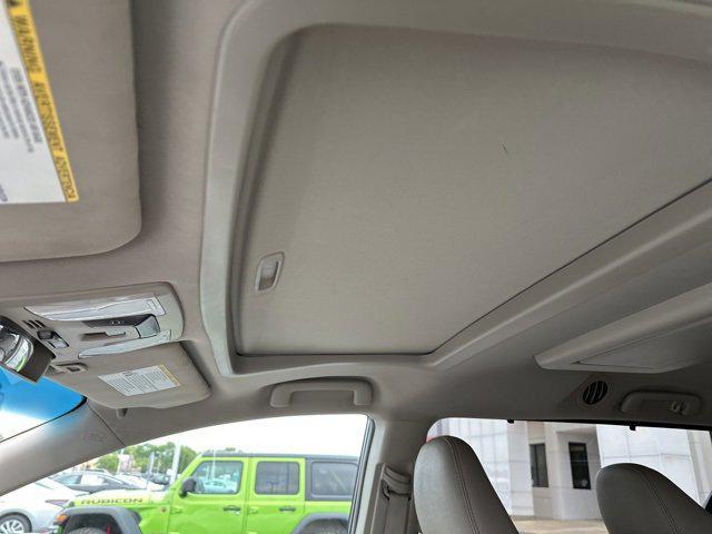 Photo of 2017 Blizzard Pearl Toyota Sienna