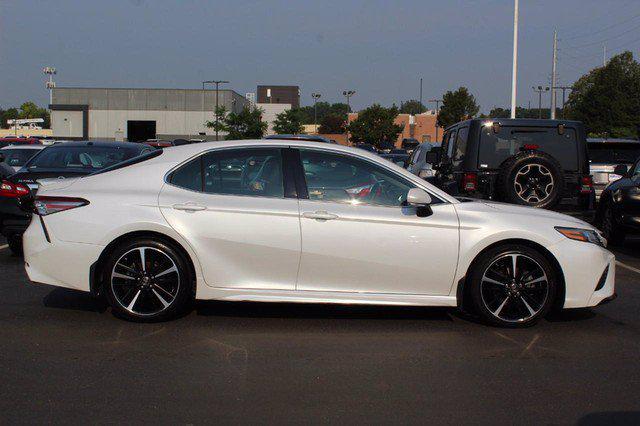 Photo of 2018 Super White Toyota Camry