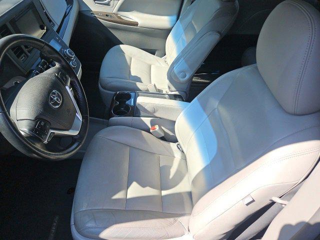 Photo of 2015 Predawn Gray Mica Toyota Sienna