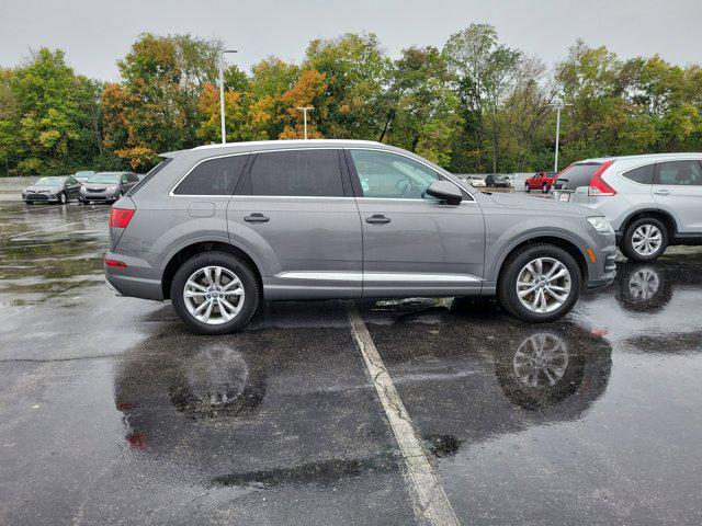 Photo of 2017 Graphite Gray Metallic Audi Q7
