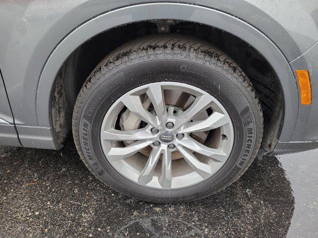 Photo of 2017 Graphite Gray Metallic Audi Q7
