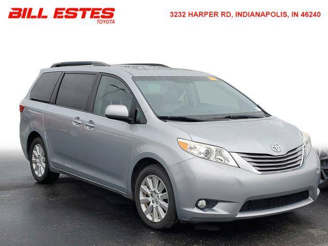 Photo of 2015 Silver Sky Metallic Toyota Sienna