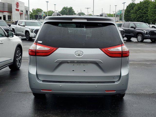 Photo of 2015 Silver Sky Metallic Toyota Sienna