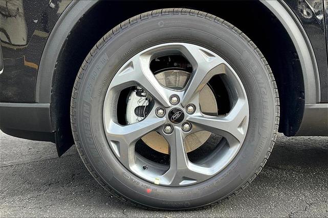 Photo of 2025 Agate Black Metallic Ford Escape