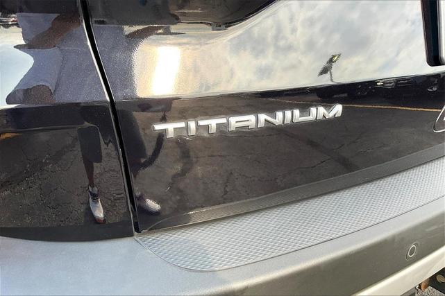 Photo of 2022 Agate Black Metallic Ford Escape