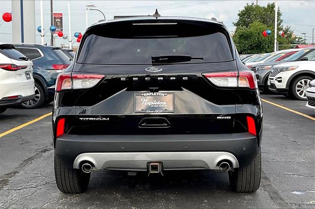 Photo of 2022 Agate Black Metallic Ford Escape