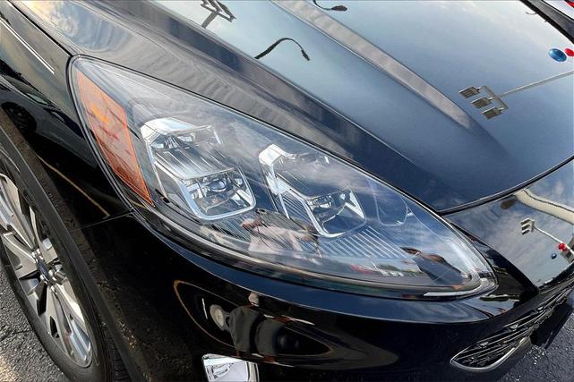 Photo of 2022 Agate Black Metallic Ford Escape