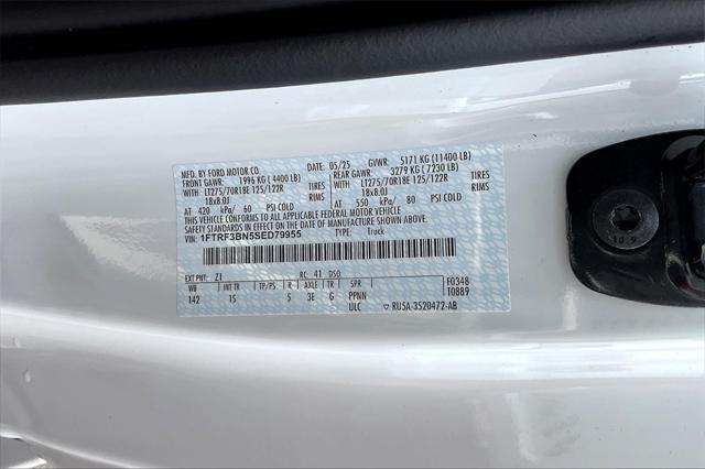 Photo of 2025 Oxford White Ford F-350