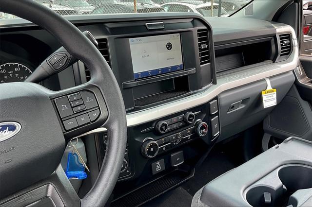 Photo of 2025 Oxford White Ford F-350