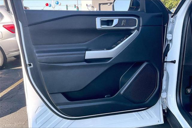 Photo of 2020 Oxford White Ford Explorer