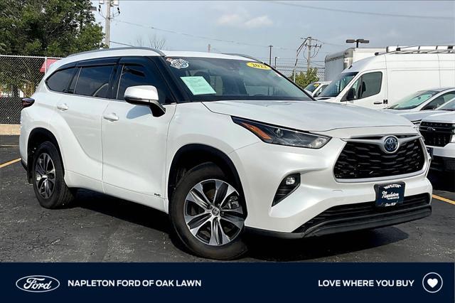 Photo of 2022 Wind Chill Pearl Toyota Highlander Hybrid