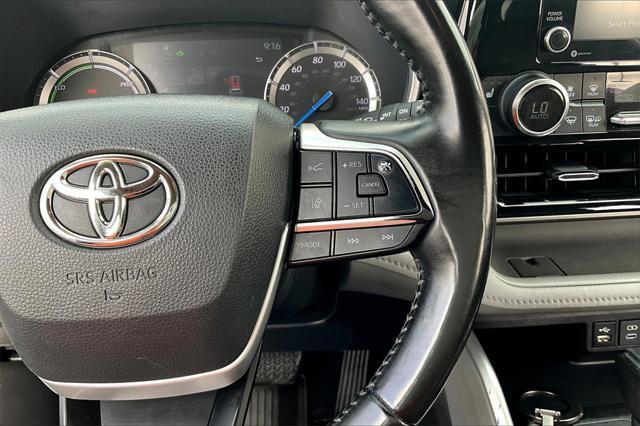 Photo of 2022 Wind Chill Pearl Toyota Highlander Hybrid