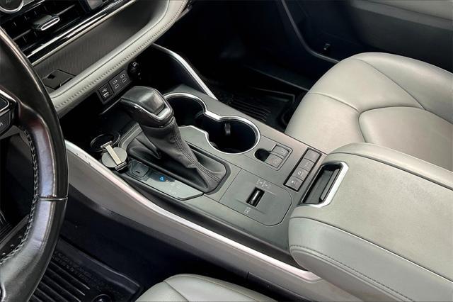 Photo of 2022 Wind Chill Pearl Toyota Highlander Hybrid