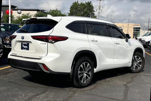 Photo of 2022 Wind Chill Pearl Toyota Highlander Hybrid