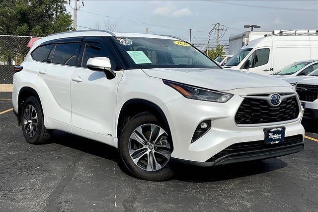 Photo of 2022 Wind Chill Pearl Toyota Highlander Hybrid