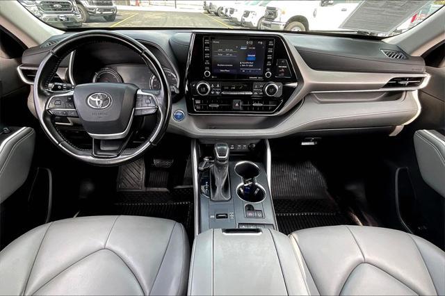 Photo of 2022 Wind Chill Pearl Toyota Highlander Hybrid