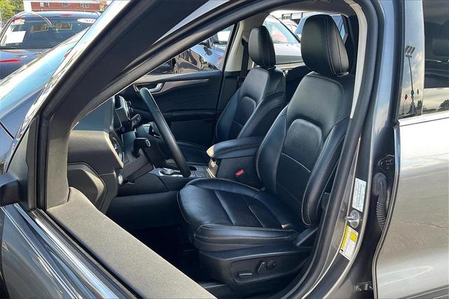 Photo of 2022 Carbonized Gray Metallic Ford Escape