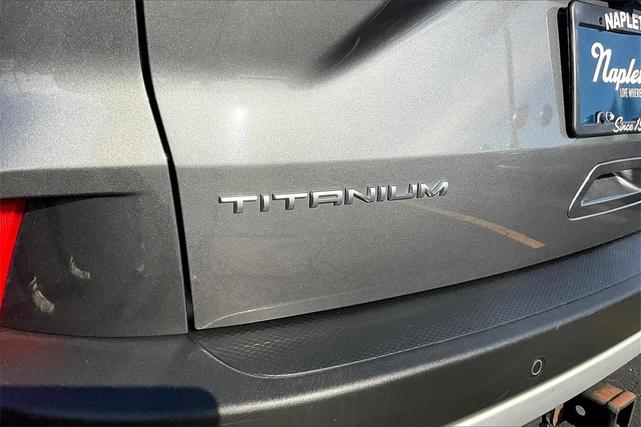 Photo of 2022 Carbonized Gray Metallic Ford Escape