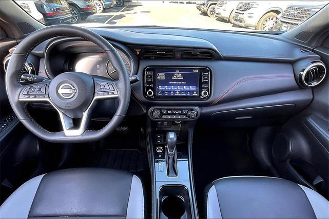 Photo of 2023 Aspen White Tricoat/Super Black Nissan Kicks