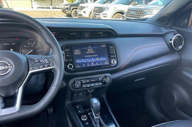 Photo of 2023 Aspen White Tricoat/Super Black Nissan Kicks
