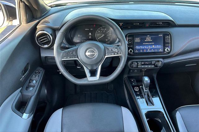 Photo of 2023 Aspen White Tricoat/Super Black Nissan Kicks