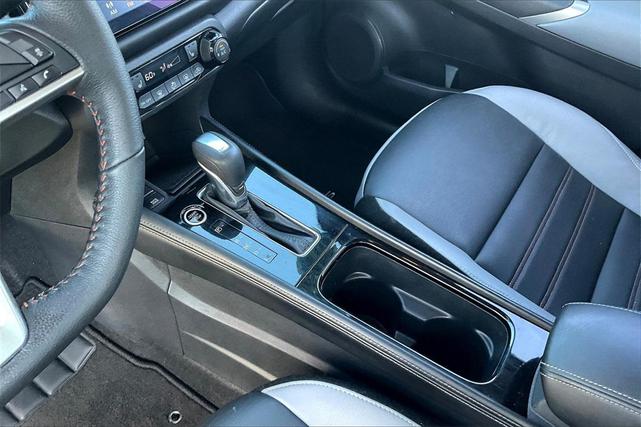 Photo of 2023 Aspen White Tricoat/Super Black Nissan Kicks