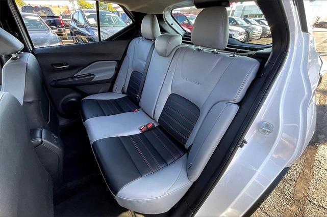 Photo of 2023 Aspen White Tricoat/Super Black Nissan Kicks