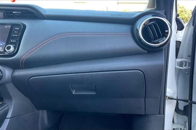 Photo of 2023 Aspen White Tricoat/Super Black Nissan Kicks