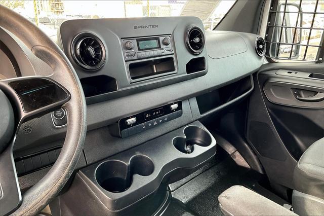 Photo of 2021 White Mercedes-Benz Sprinter 2500