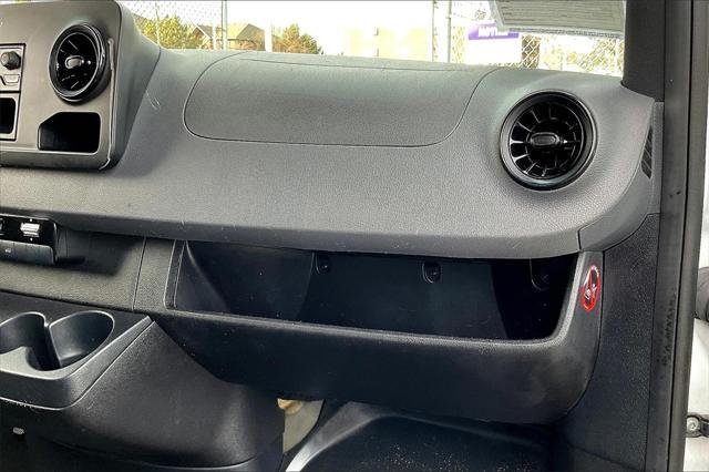 Photo of 2021 White Mercedes-Benz Sprinter 2500