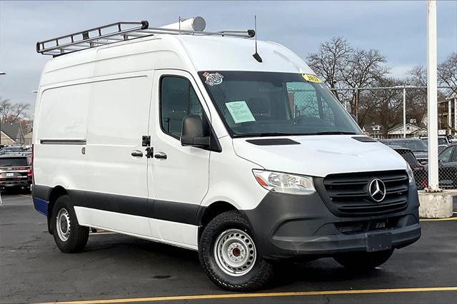 Photo of 2021 White Mercedes-Benz Sprinter 2500