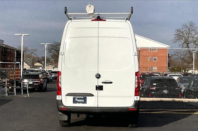 Photo of 2021 White Mercedes-Benz Sprinter 2500