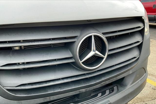 Photo of 2021 White Mercedes-Benz Sprinter 2500