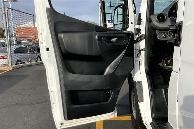 Photo of 2021 White Mercedes-Benz Sprinter 2500